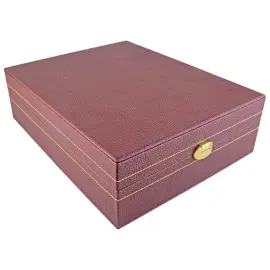 Подарочный набор с книгой и новогодними игрушками "Пока часы двенадцать бьют… Новогодний альманах" Подарочный набор с книгой и новогодними игрушками "Пока часы двенадцать бьют… Новогодний альманах"